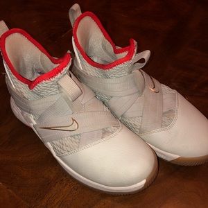 Nike LeBron Zoom Soilder 12 (youth 6)